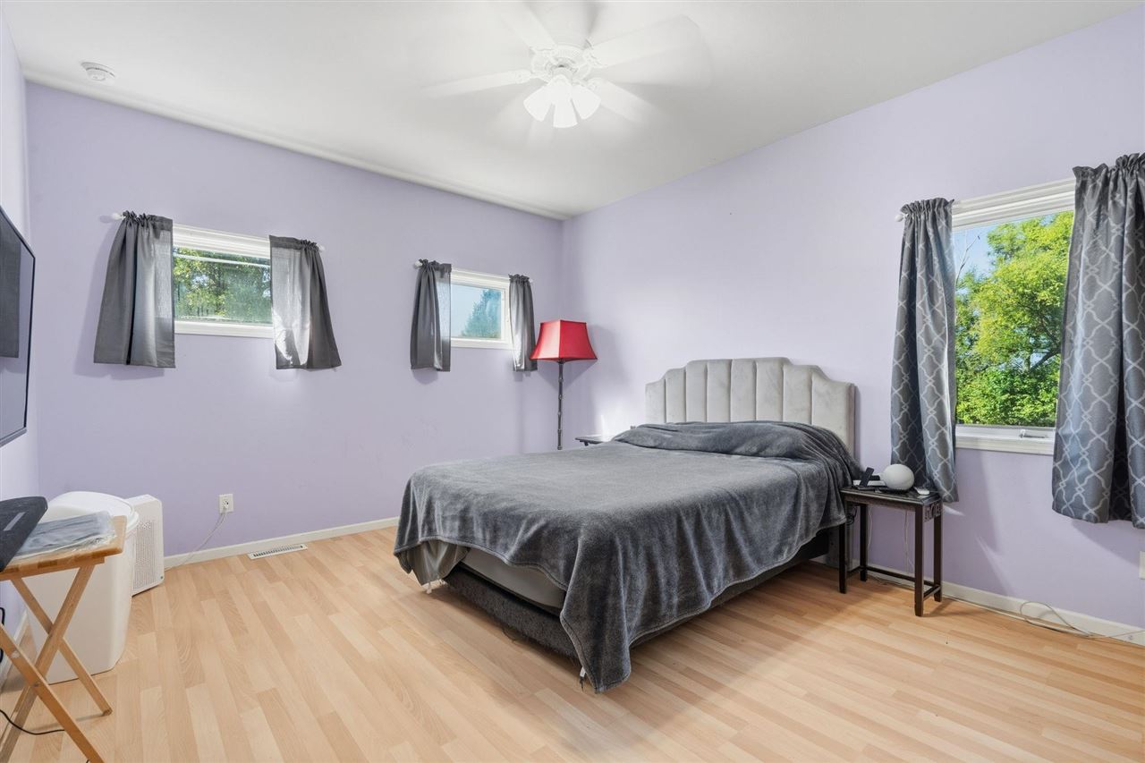 5327 Vincent Avenue NE West Branch IA 52358
