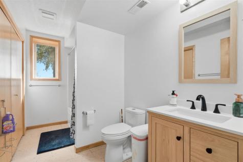 5327 Vincent Avenue NE West Branch IA 52358