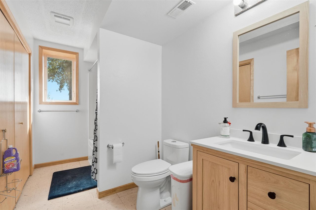 5327 Vincent Avenue NE West Branch IA 52358