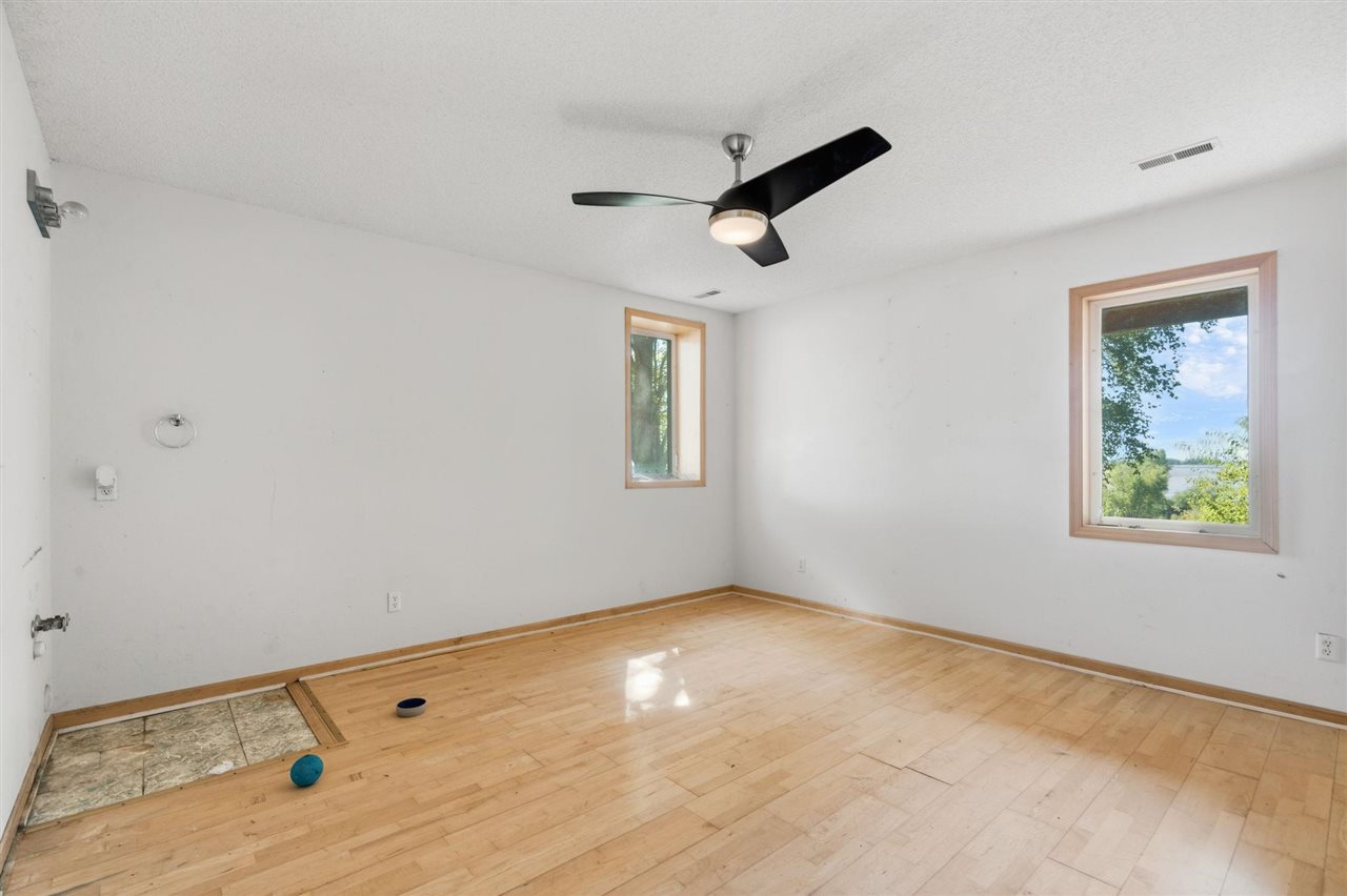 5327 Vincent Avenue NE West Branch IA 52358