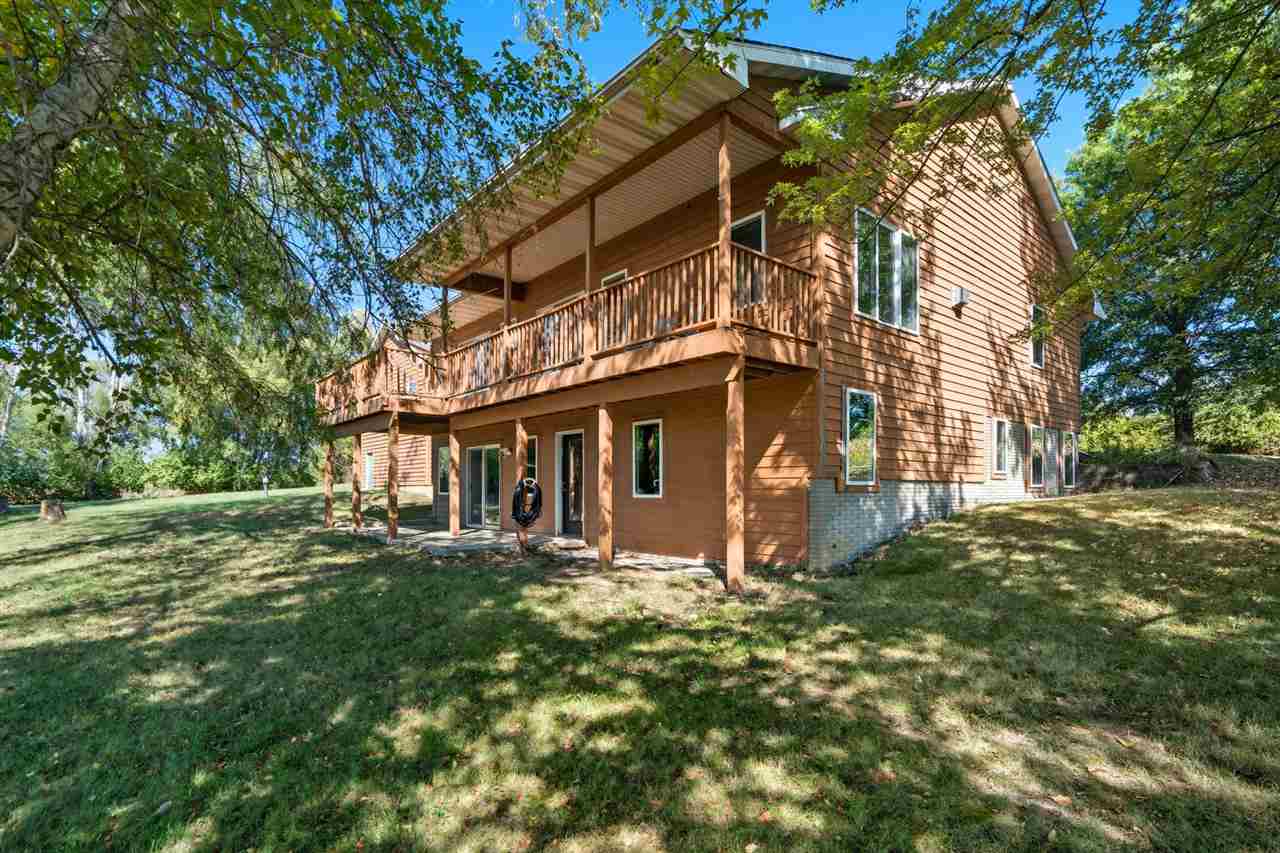 5327 Vincent Avenue NE West Branch IA 52358