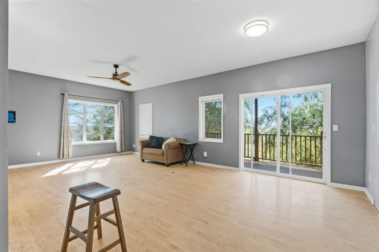5327 Vincent Avenue NE West Branch IA 52358
