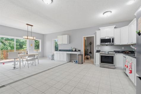 5327 Vincent Avenue NE West Branch IA 52358