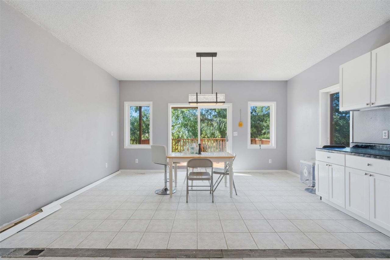 5327 Vincent Avenue NE West Branch IA 52358