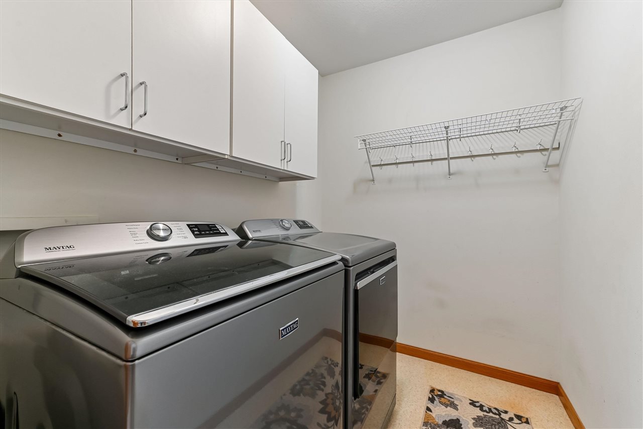 452 Sunset Drive Fairfax IA 52228