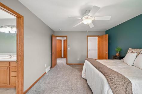 452 Sunset Drive Fairfax IA 52228