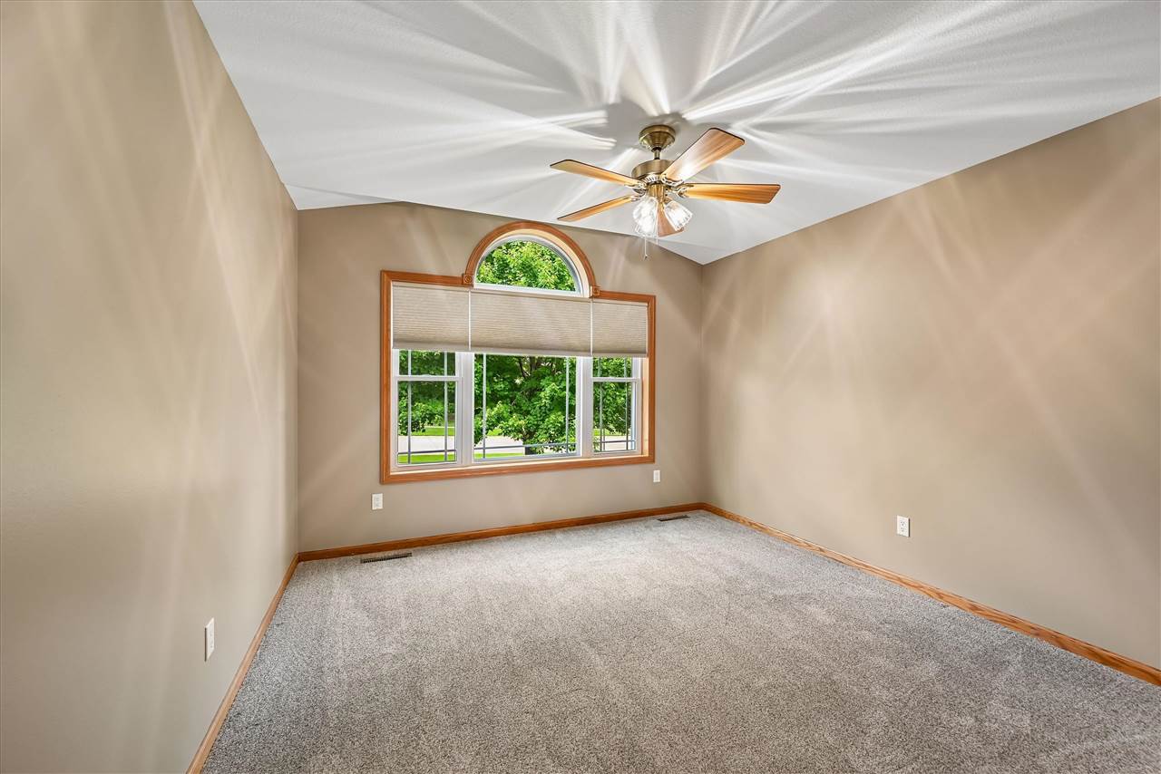 452 Sunset Drive Fairfax IA 52228