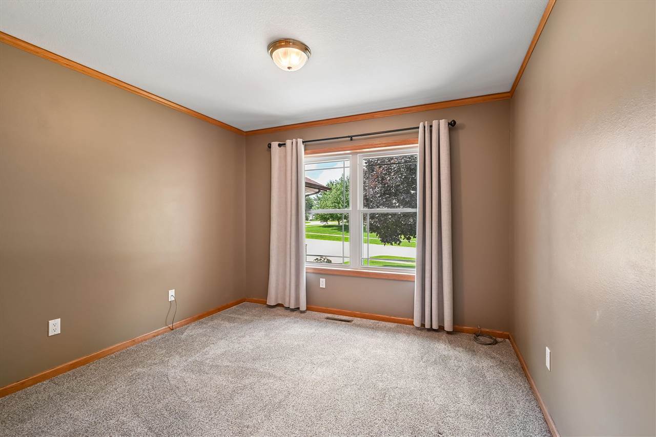 452 Sunset Drive Fairfax IA 52228