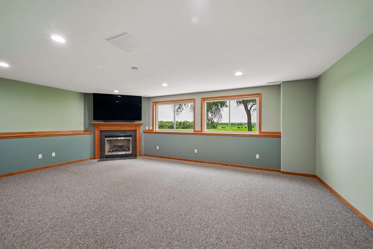 452 Sunset Drive Fairfax IA 52228