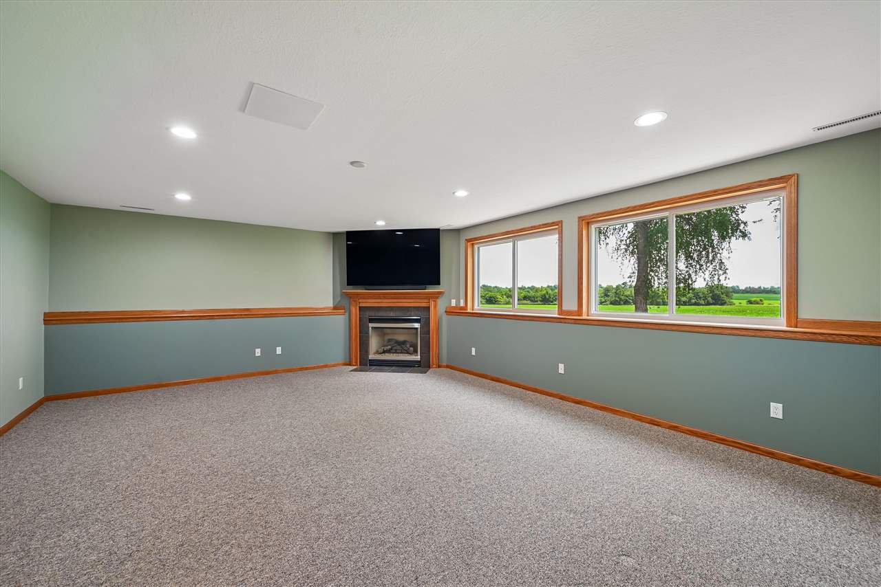 452 Sunset Drive Fairfax IA 52228