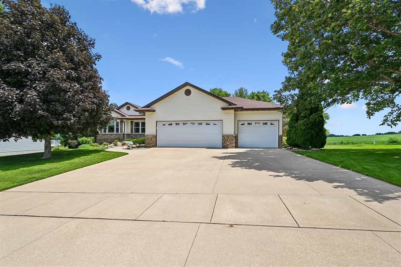 452 Sunset Drive Fairfax IA 52228