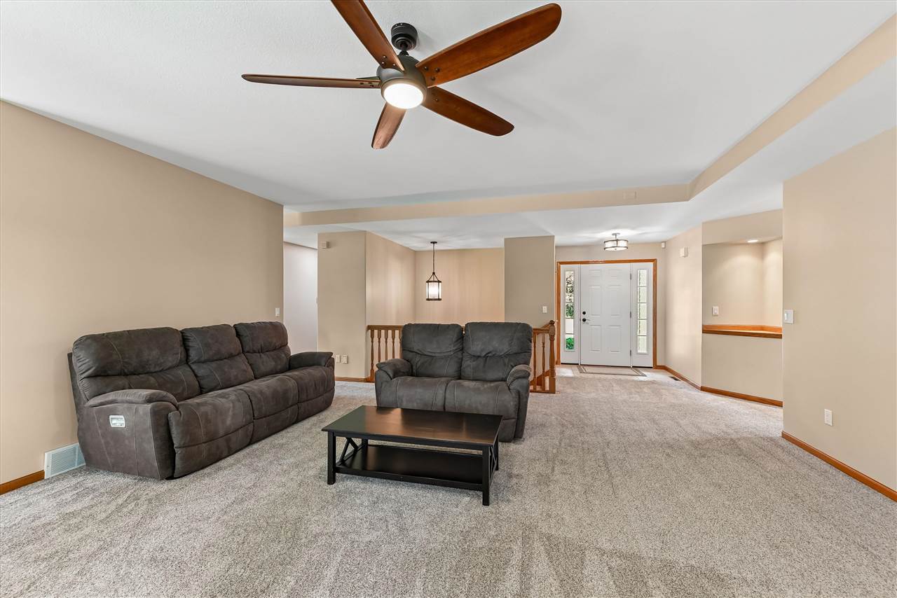 452 Sunset Drive Fairfax IA 52228
