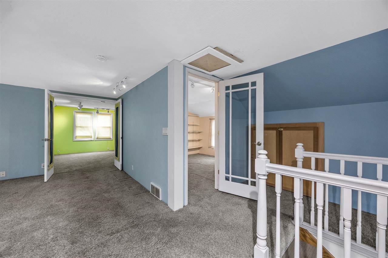2004 C Street SW Cedar Rapids IA 52404