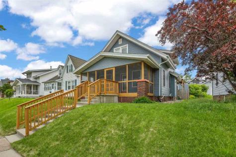 2004 C Street SW Cedar Rapids IA 52404