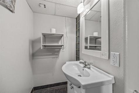 2004 C Street SW Cedar Rapids IA 52404