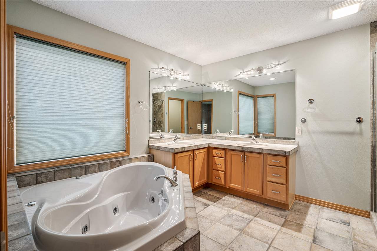 2713 Oakmont Court Coralville IA 52241