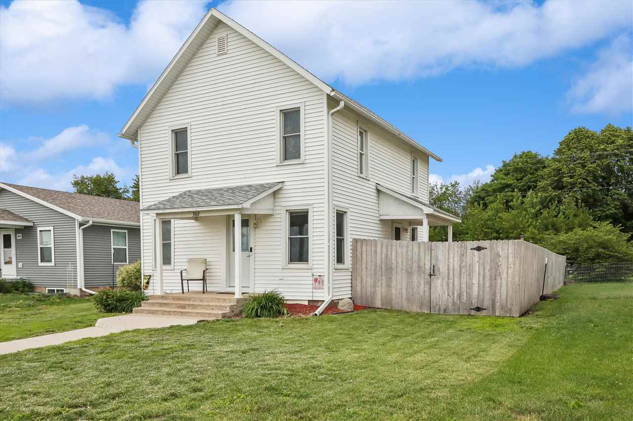 302 W Linn Street Lone Tree IA 52755
