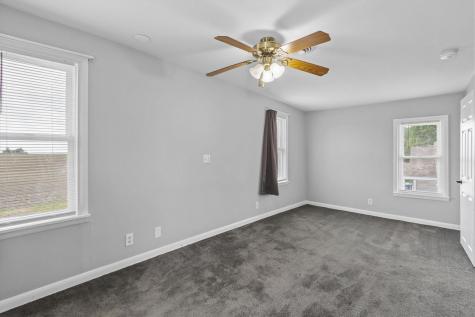 302 W Linn Street Lone Tree IA 52755