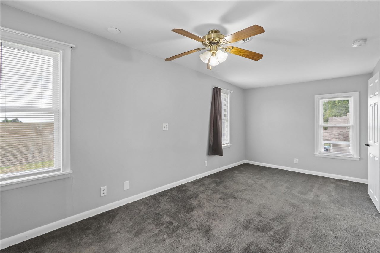 302 W Linn Street Lone Tree IA 52755