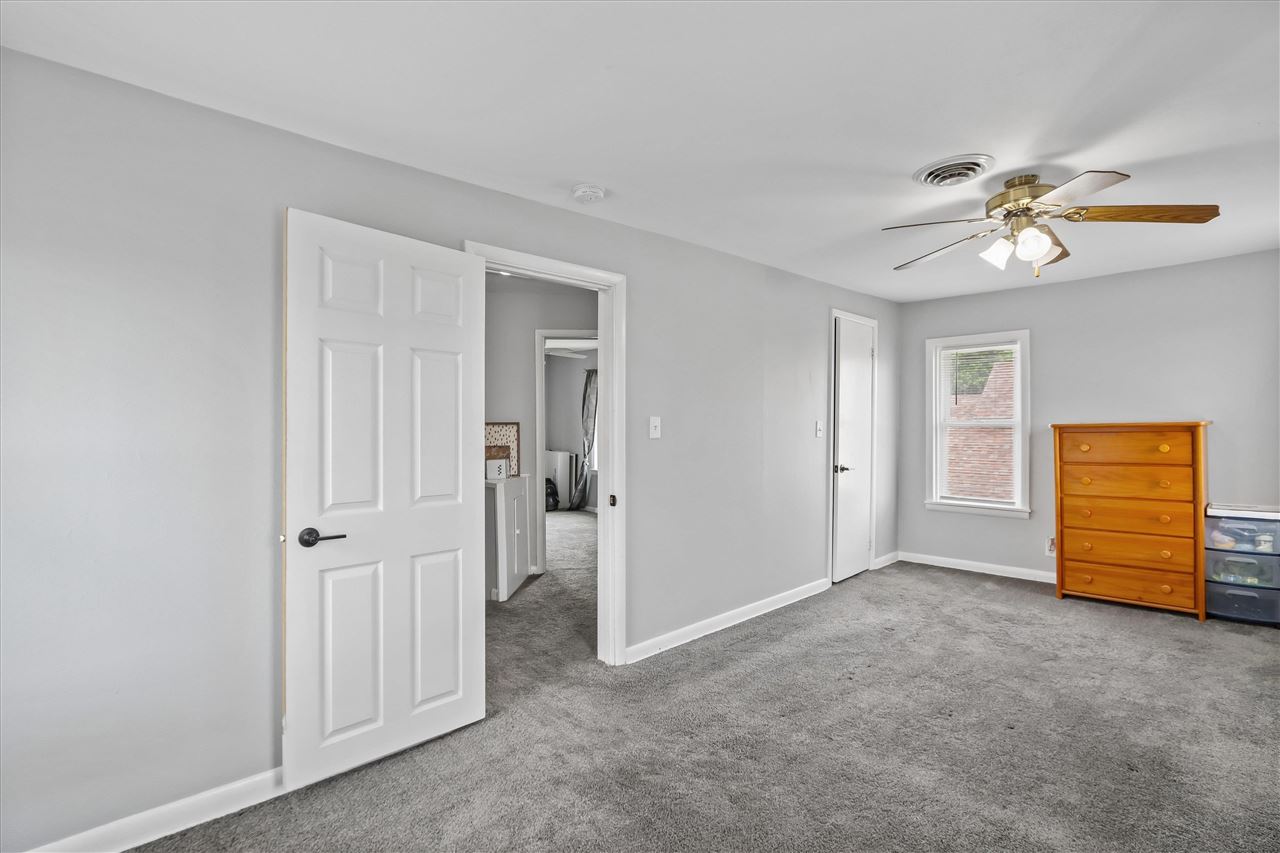 302 W Linn Street Lone Tree IA 52755