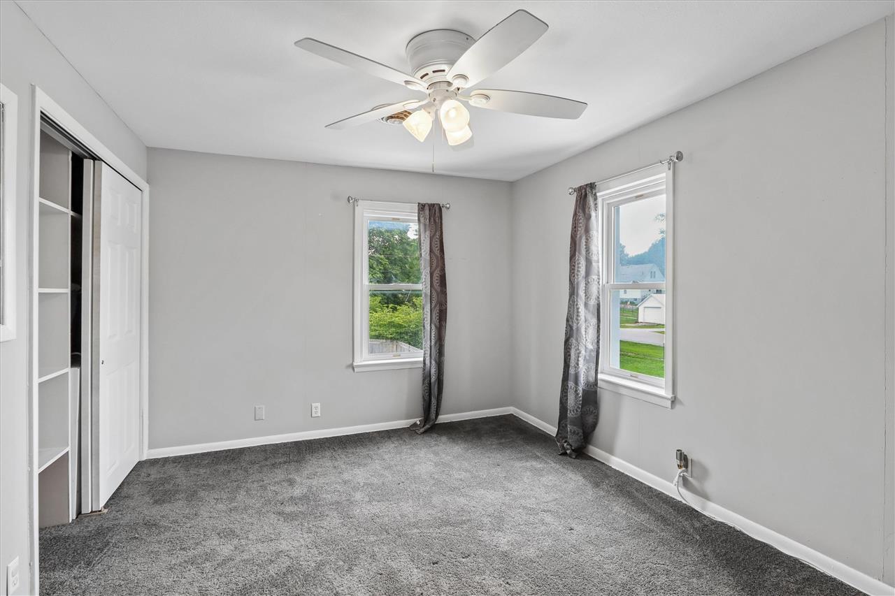 302 W Linn Street Lone Tree IA 52755