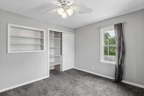 302 W Linn Street Lone Tree IA 52755
