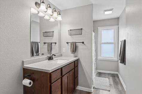 302 W Linn Street Lone Tree IA 52755