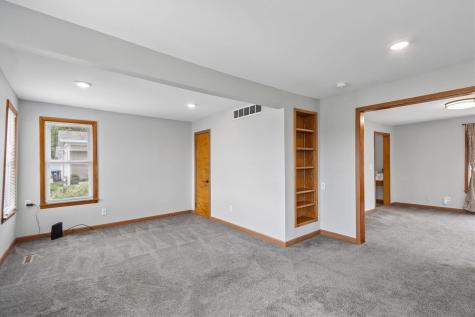 302 W Linn Street Lone Tree IA 52755