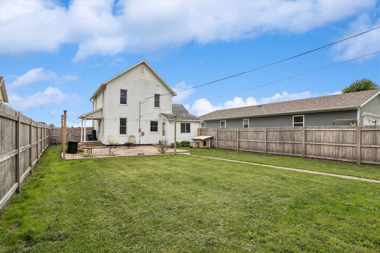 302 W Linn Street Lone Tree IA 52755