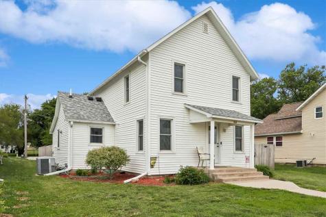 302 W Linn Street Lone Tree IA 52755