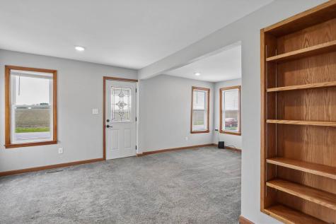302 W Linn Street Lone Tree IA 52755