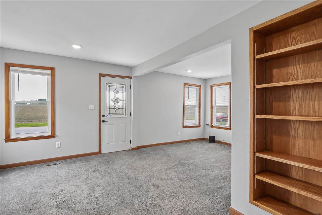 302 W Linn Street Lone Tree IA 52755
