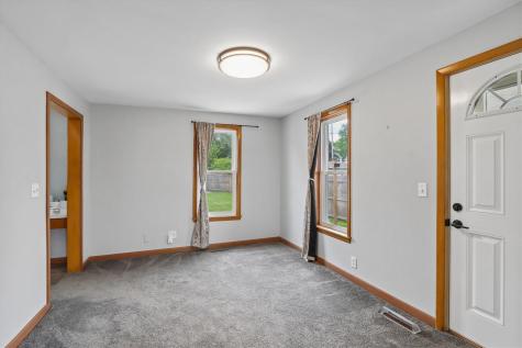 302 W Linn Street Lone Tree IA 52755