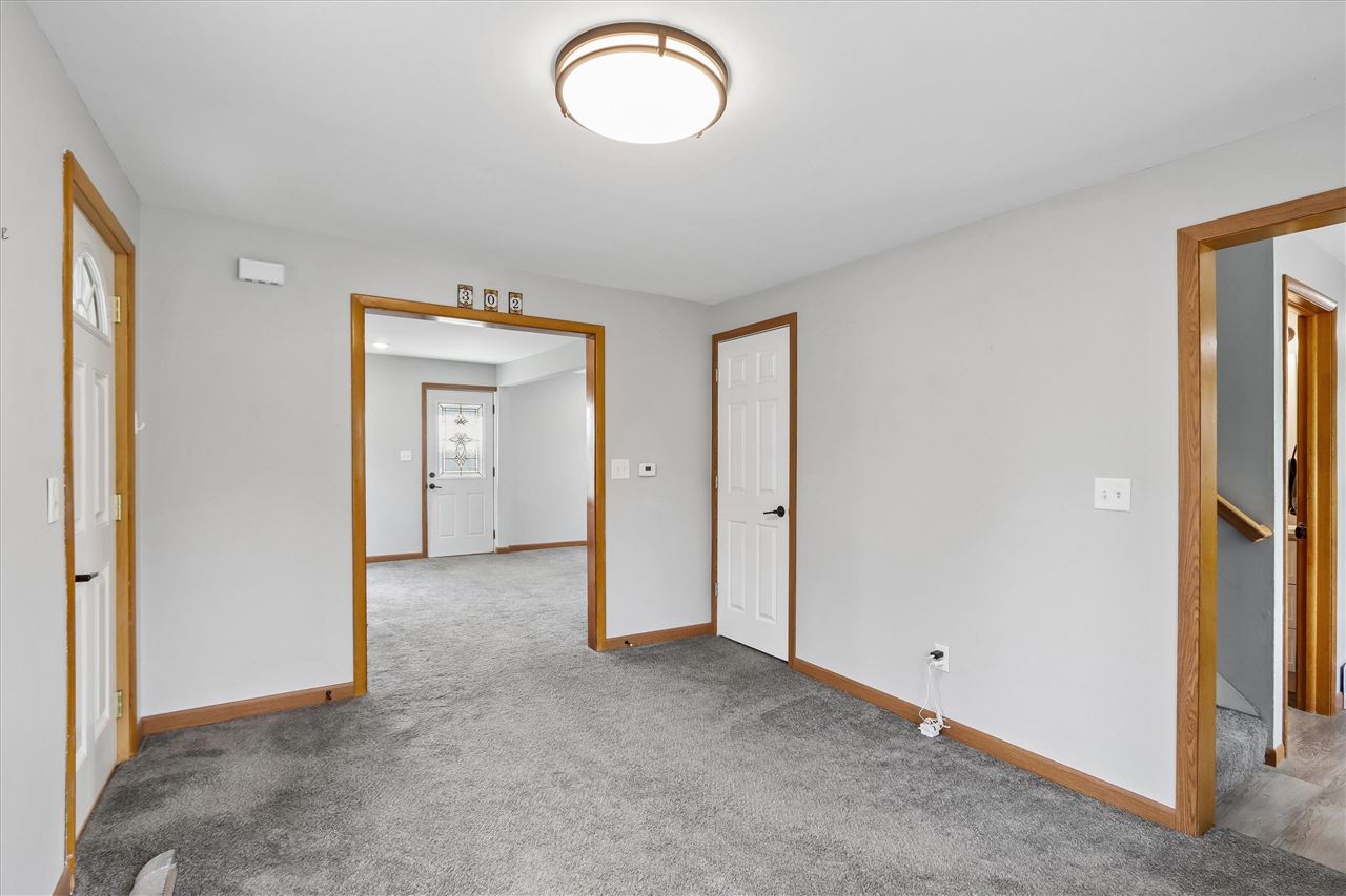 302 W Linn Street Lone Tree IA 52755