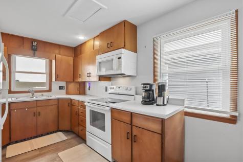 302 W Linn Street Lone Tree IA 52755