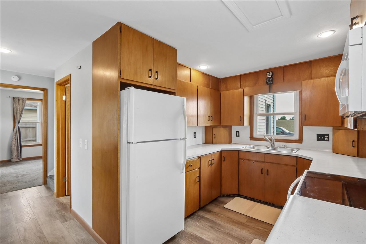 302 W Linn Street Lone Tree IA 52755