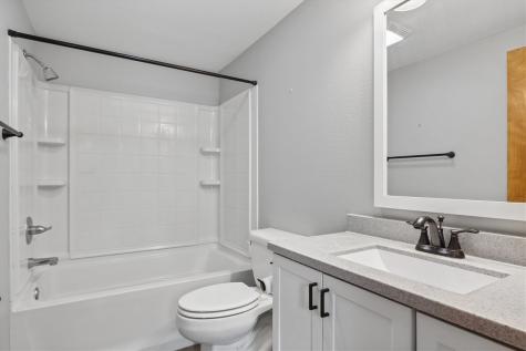 302 W Linn Street Lone Tree IA 52755