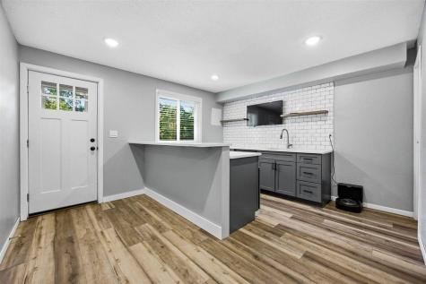 2116 10th St Place Coralville IA 52241
