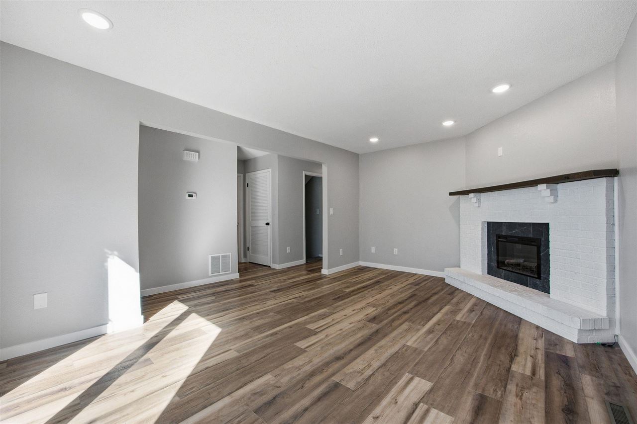 2116 10th St Place Coralville IA 52241