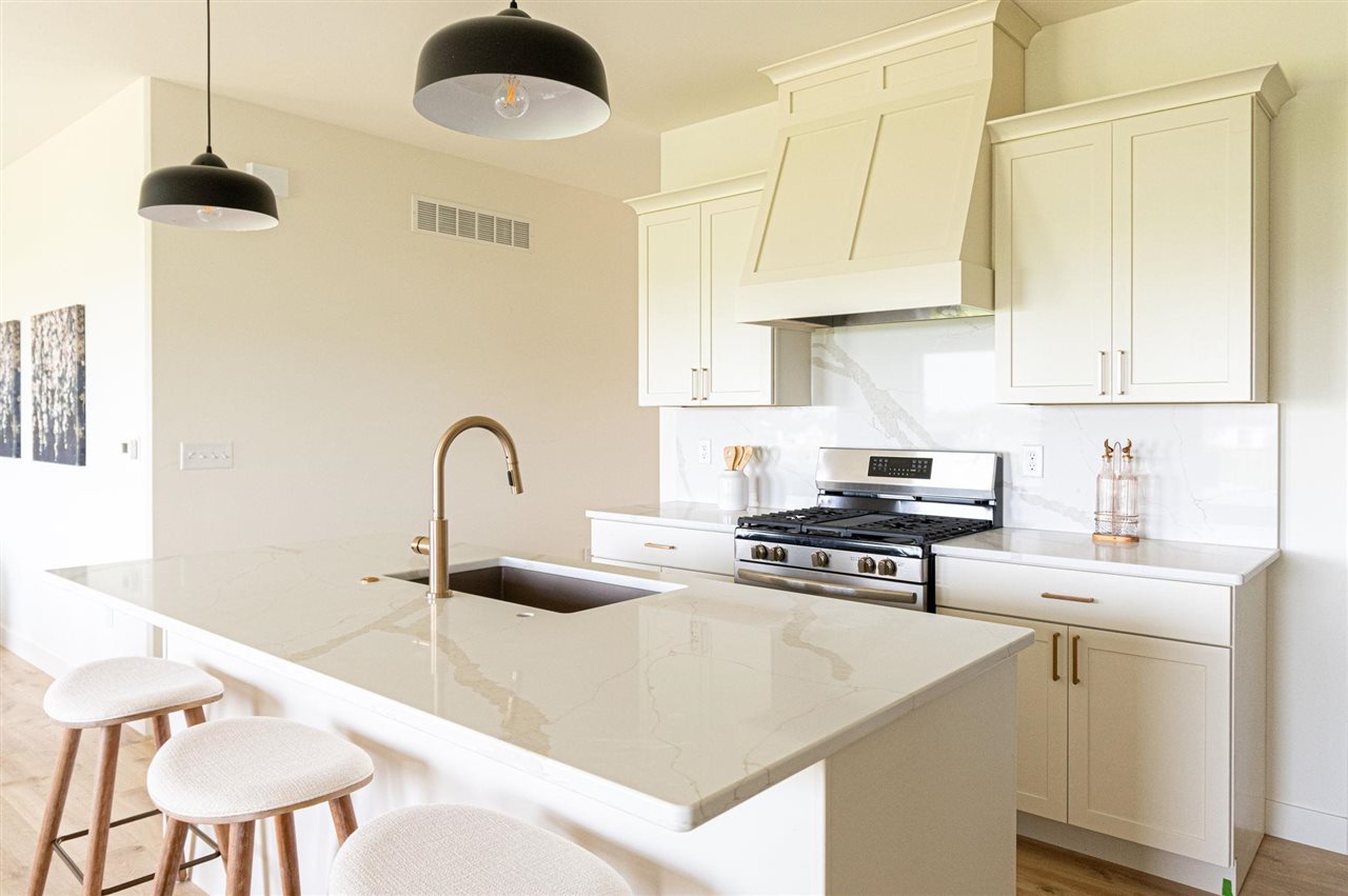 801 Crestview Drive Solon IA 52333