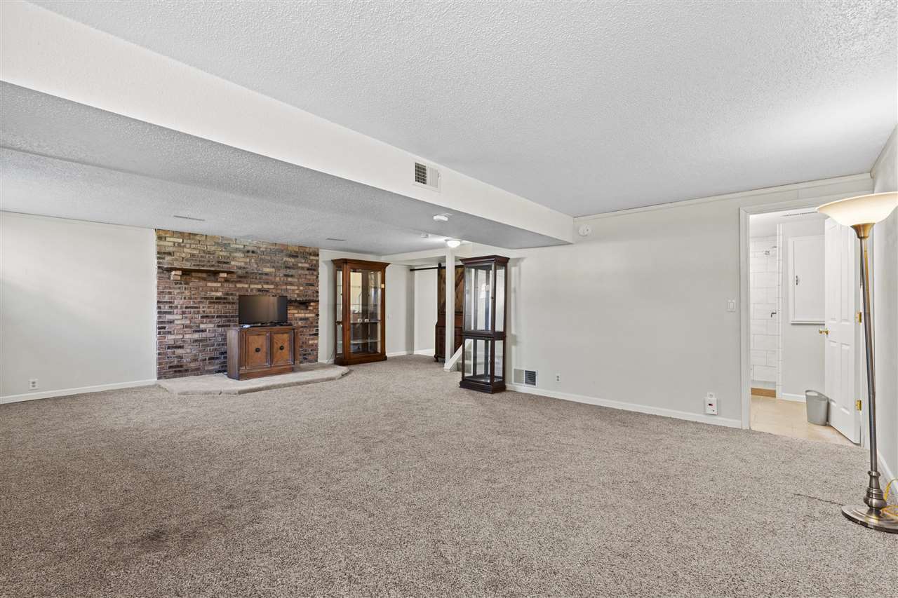 4819 Fruitwood Lane NW Cedar Rapids IA 52405