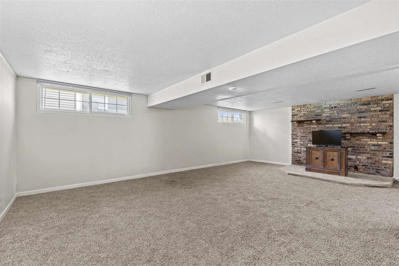 4819 Fruitwood Lane NW Cedar Rapids IA 52405