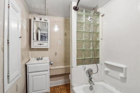 222 E 5th Washington IA 52353
