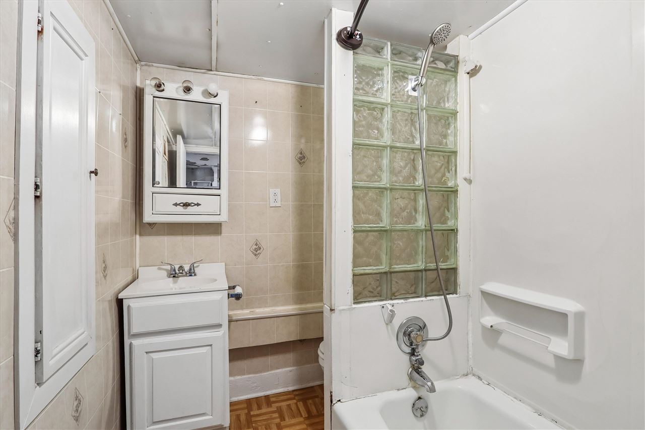 222 E 5th Washington IA 52353