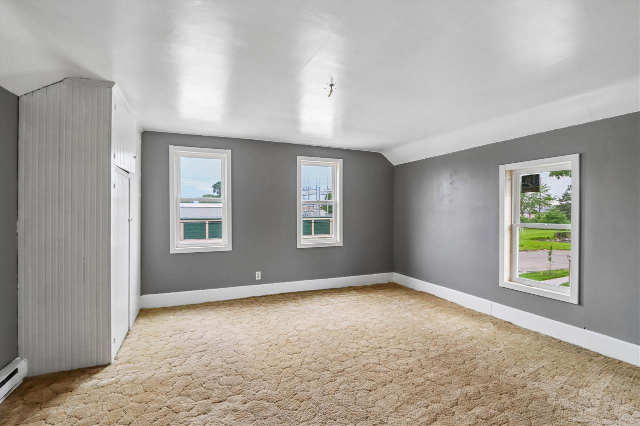 222 E 5th Washington IA 52353