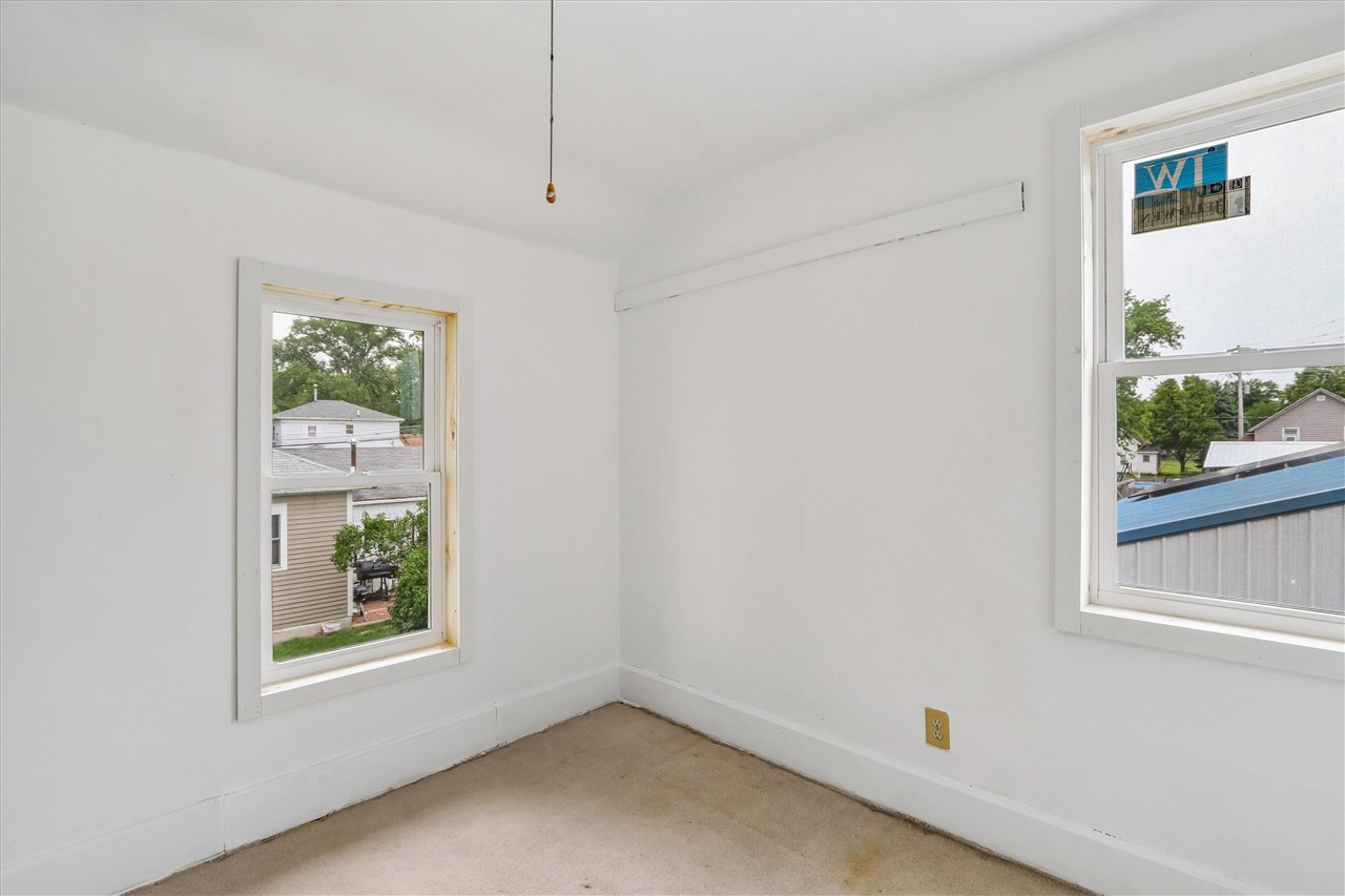 222 E 5th Washington IA 52353