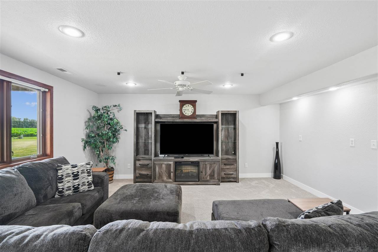 105 6th Avenue W Walford IA 52351