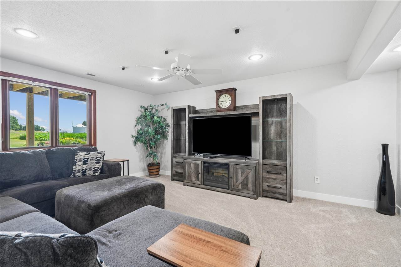 105 6th Avenue W Walford IA 52351