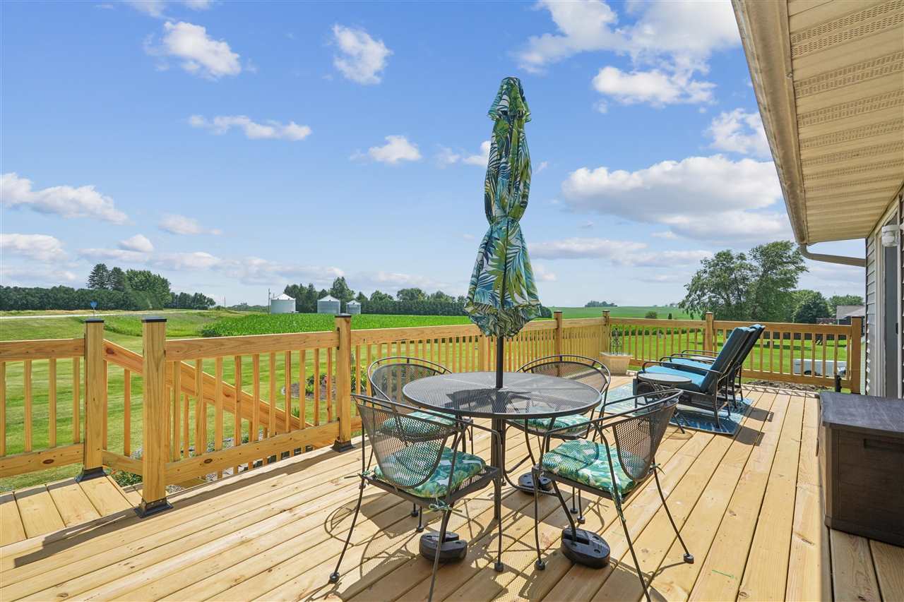 105 6th Avenue W Walford IA 52351