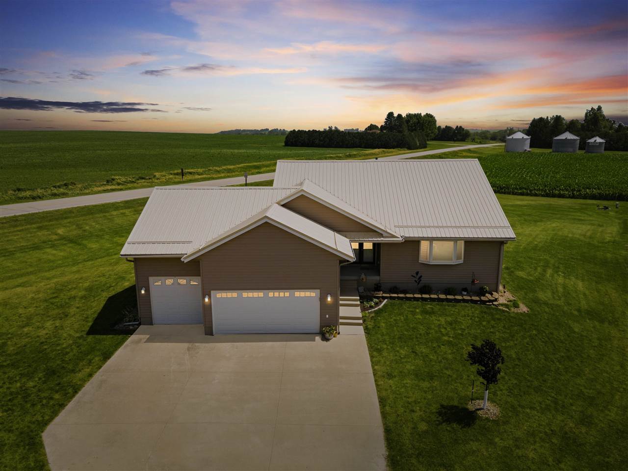 105 6th Avenue W Walford IA 52351